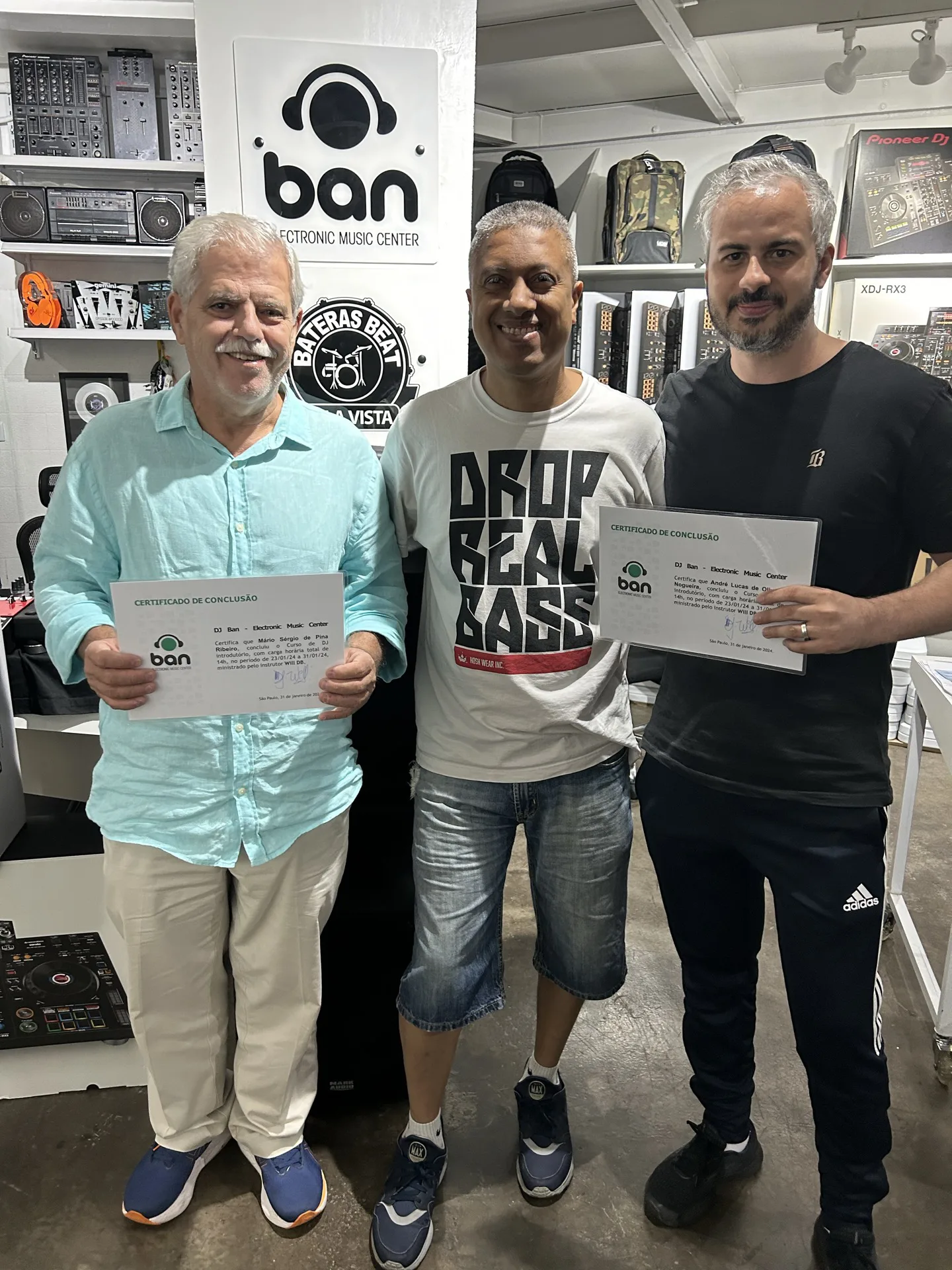 Alunos com certificado DJ Ban EMC São Paulo · aprender DJ em qualquer idade