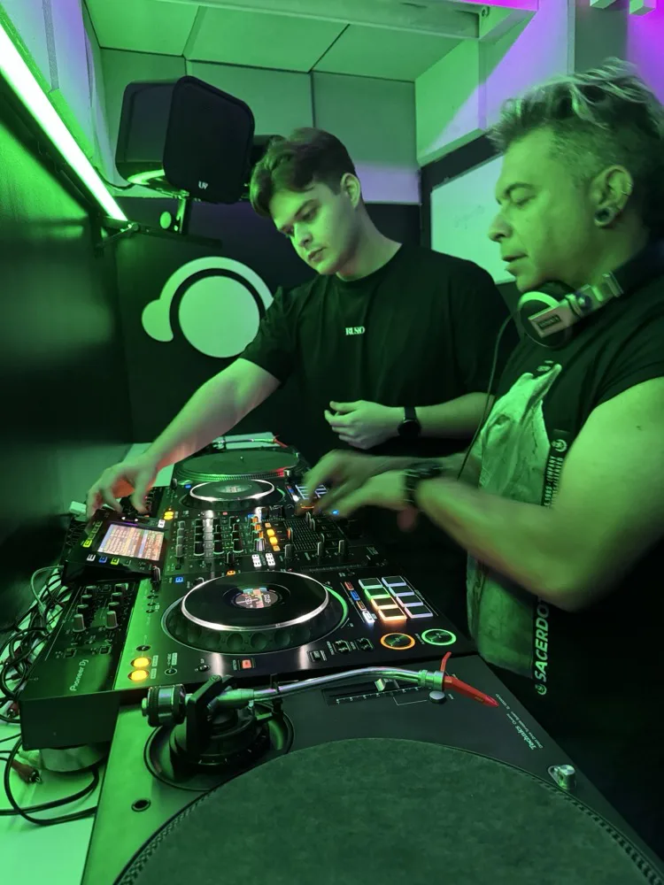 Studio 5 · Two students on the XDJ-AZ · Green lighting · Pair training