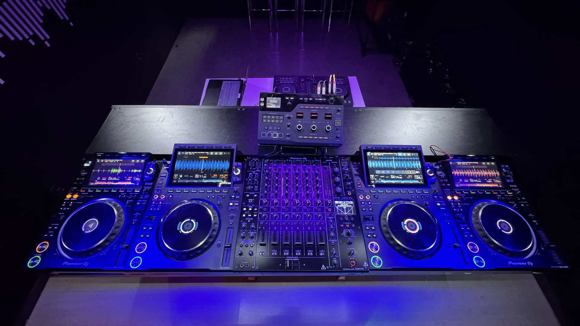 Estúdio 1 DJ Ban EMC São Paulo · Pioneer DJ CDJ-3000X e DJM-A9 · Equipamento profissional para aula de DJ