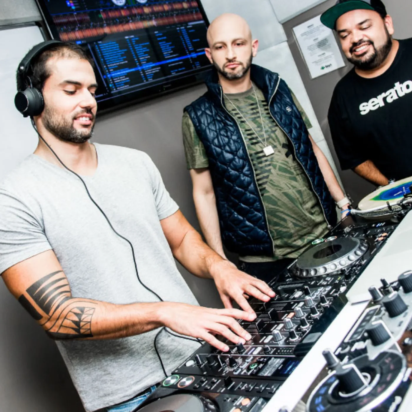 Alunos nos estúdios DJ Ban EMC