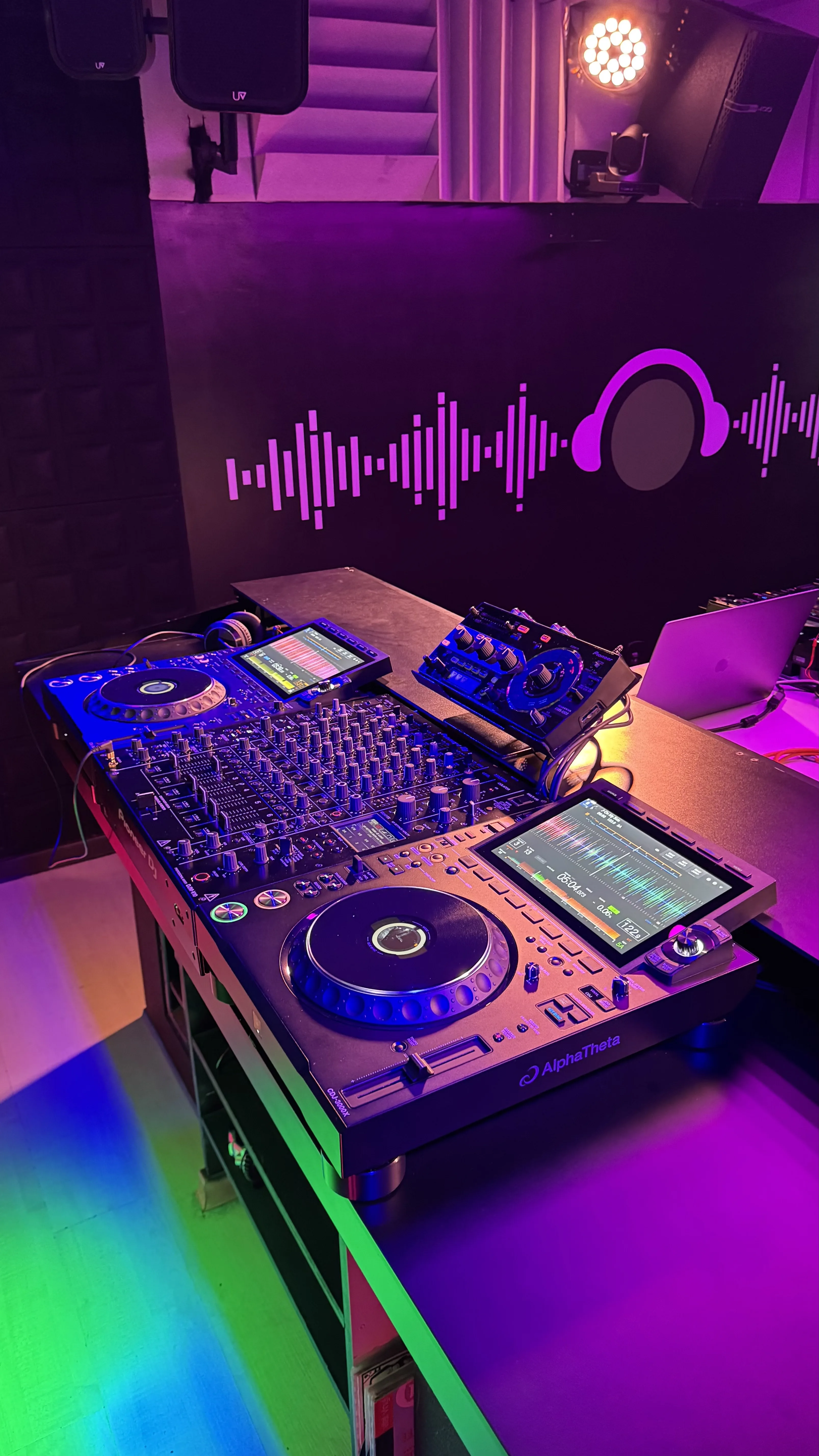 Setup CDJ-3000 · estúdio DJ Ban EMC São Paulo · experiência sonora profissional