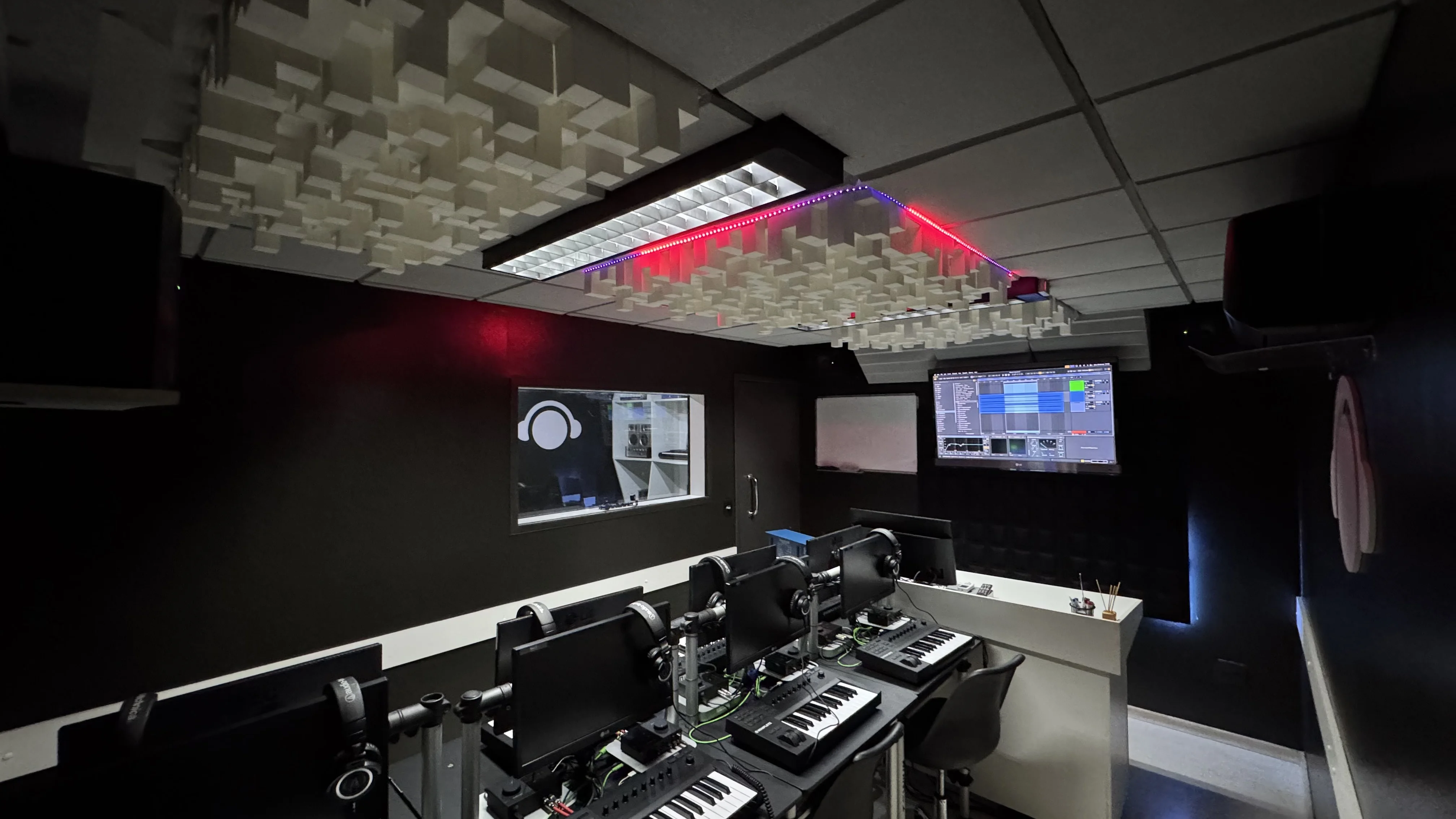 VM-50 · Monitor Pioneer DJ em setup de produção · DJ Ban EMC São Paulo