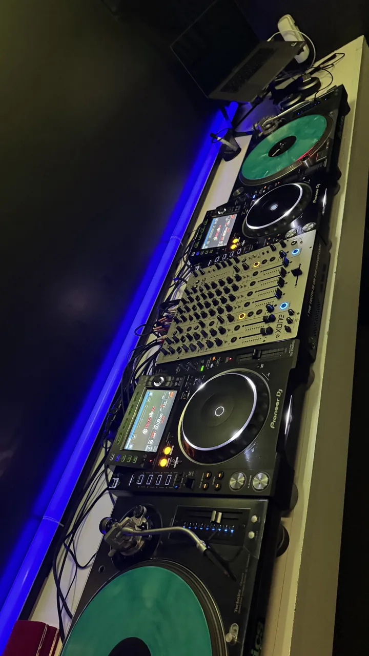 Classic Studio 1 · Technics turntables, Allen & Heath Xone:96 and CDJ-2000NXS2 · DJ Ban EMC São Paulo
