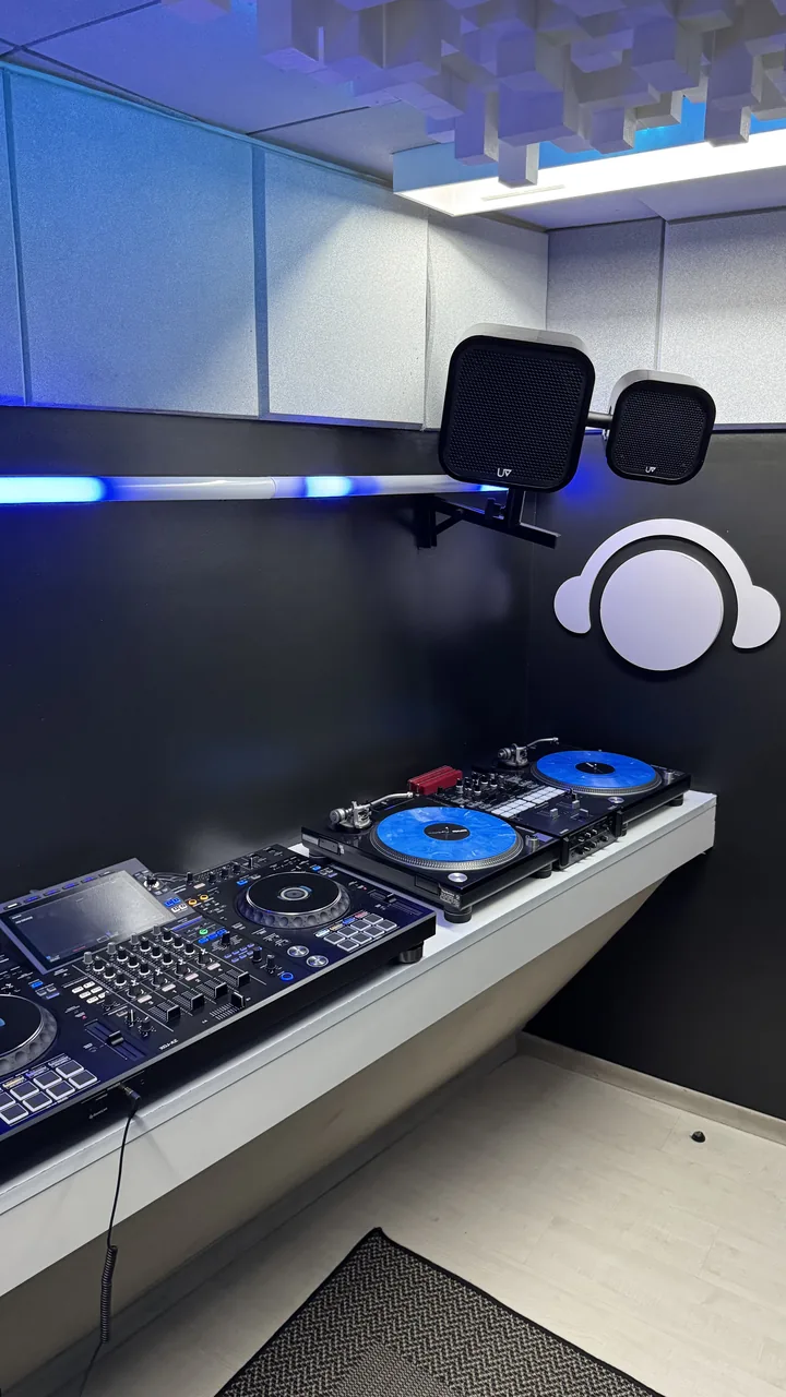 Classic Studio 2 · XDJ-AZ Pioneer DJ with Technics and vinyl · DJ Ban EMC São Paulo