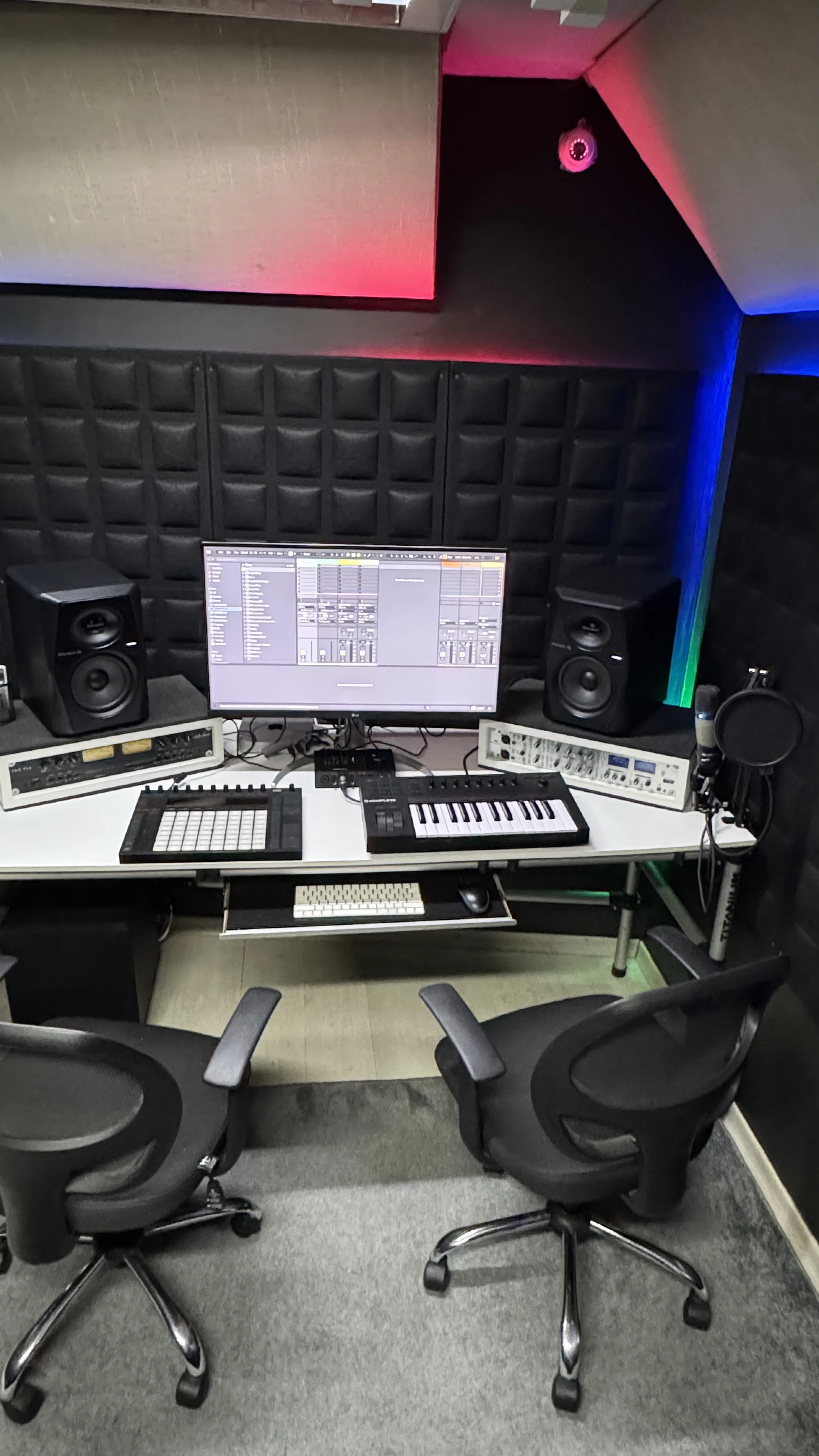 VM-70 · Monitor Pioneer DJ em estúdio profissional · DJ Ban EMC São Paulo