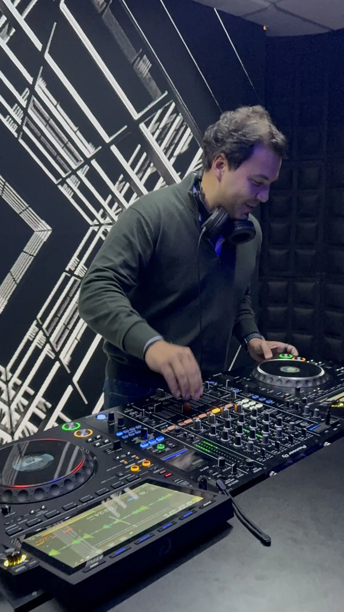 Aluno DJ Ban EMC São Paulo sorrindo · rekordbox · Aprender DJ