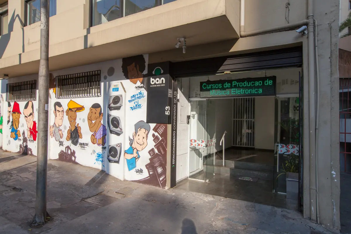 Fachada DJ Ban · painel LED · Carlos Sampaio 53