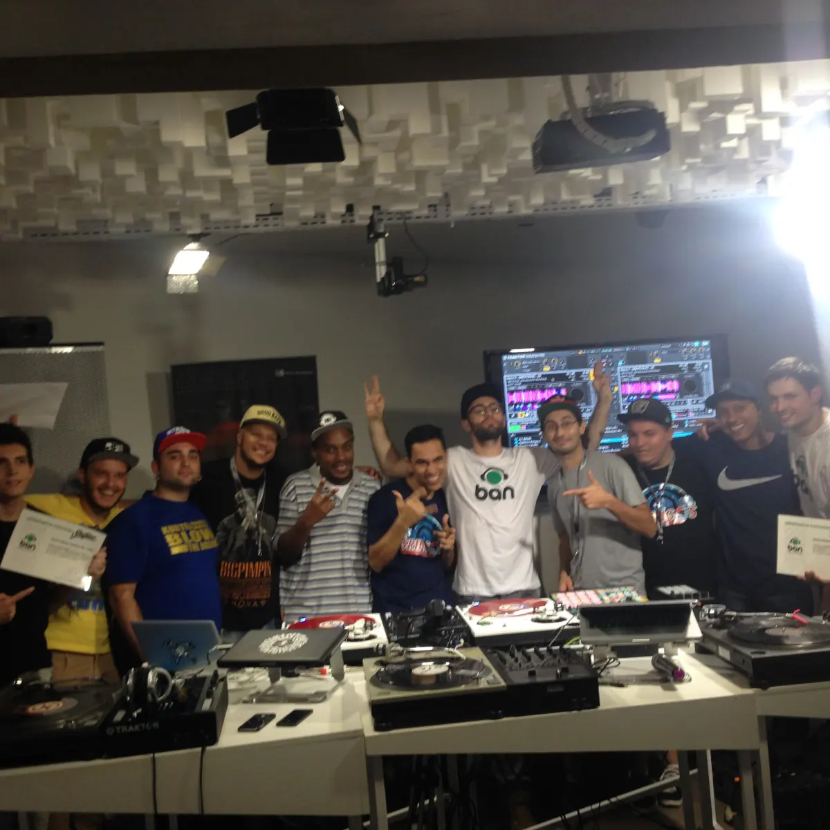 Turma formada com DJ Shiftee · DJ Ban EMC · 2014