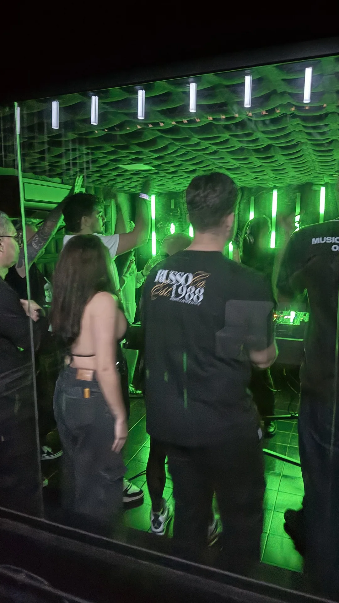 Evento de house music no estúdio 7 da DJ Ban EMC · cena brasileira