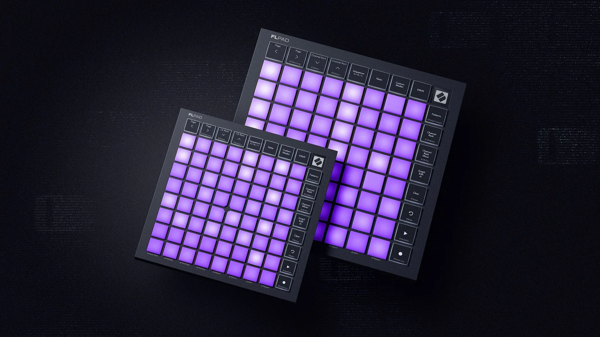 Foto oficial de divulgação: o FLpad e o FLpad Mini, da Novation, lado a lado sobre fundo escuro, com os 64 pads acesos em roxo e os botões de Channel Rack, Sequencer e Patterns