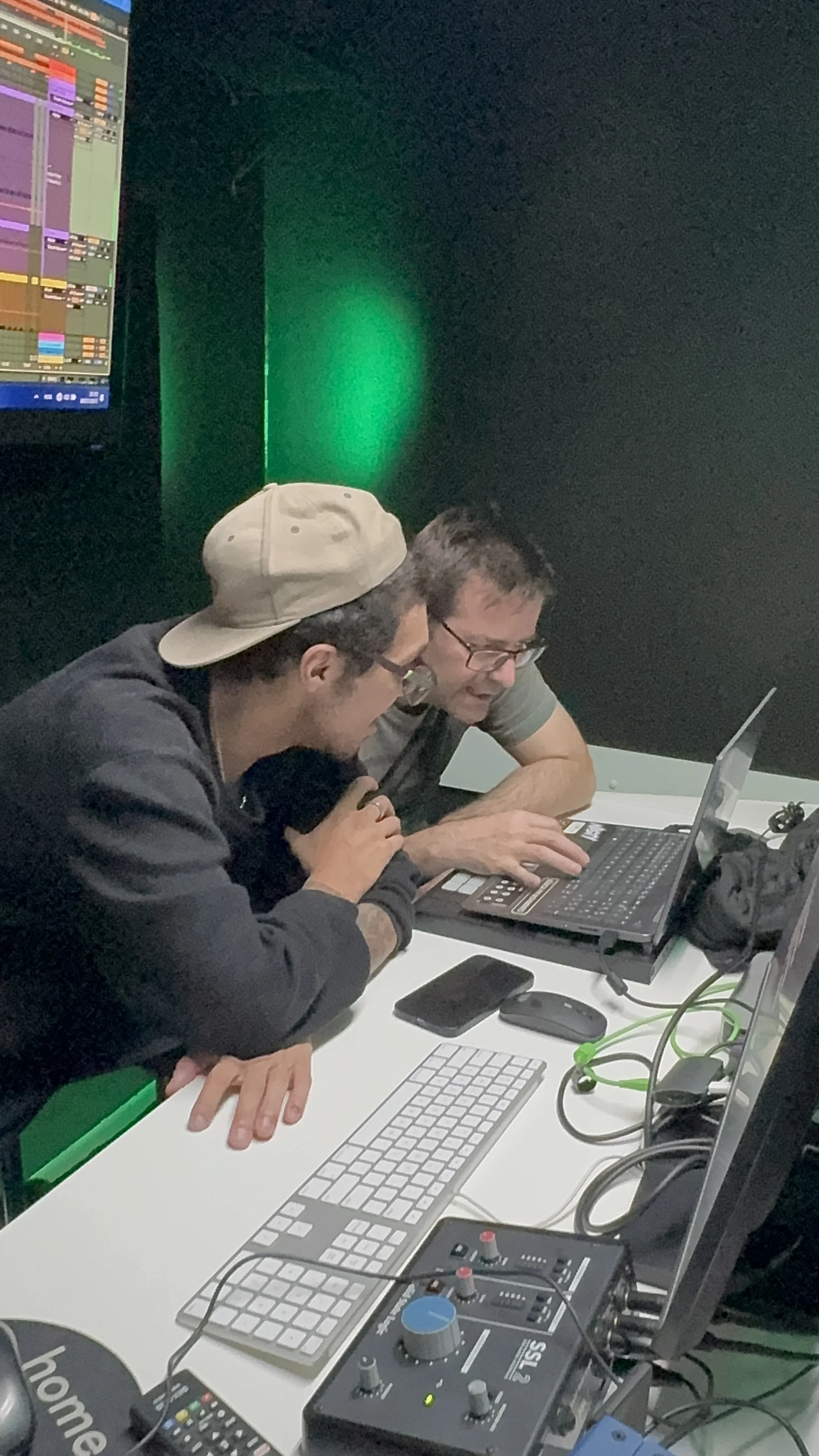 Aula de Produção Musical em São Paulo · Professor e aluno no Ableton Live · DJ Ban EMC Electronic Music Center